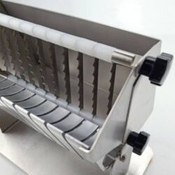 Kráječ klobás a párků