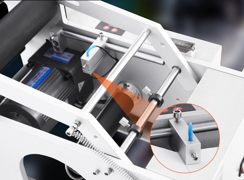 Poloautomatický stroj na etiketování kulatých lahví, 50ks/min, 20-120mm